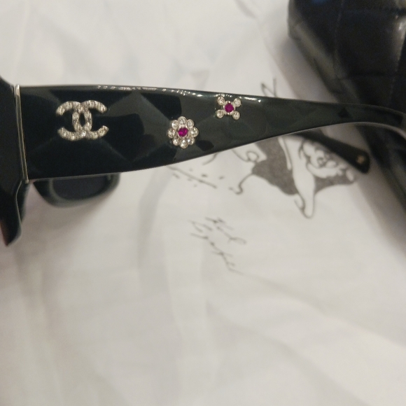 Authentic Chanel crystal sunglasses. - Picture 11 of 16